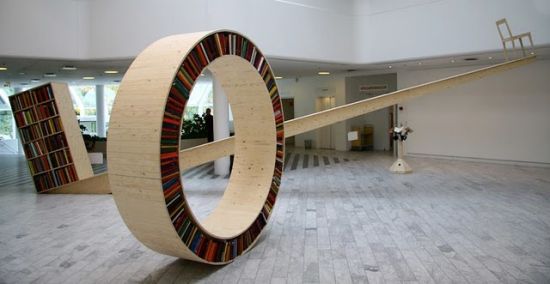 circular walking bookshelf 01