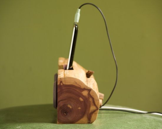 iphone ipod dock with speakers 02