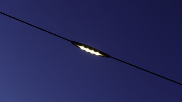 Poleless street lighting system