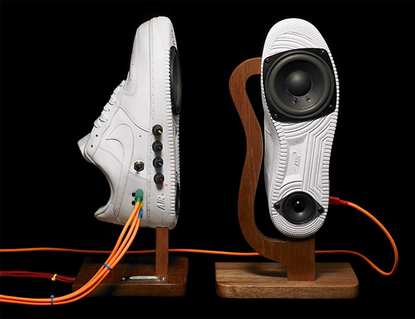 sound-producing sneakers