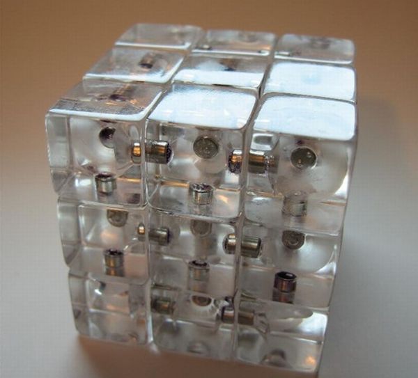 Magnetic Rubik’s Cube
