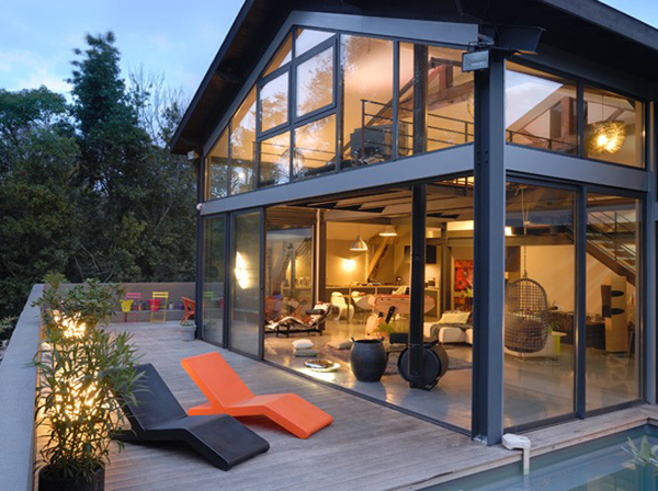 Modern steel and glass home in Toulouse